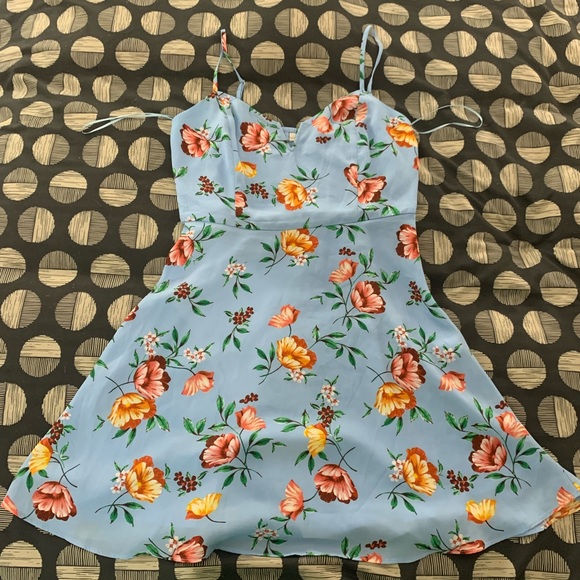 Summer dress - Picture 1 of 6